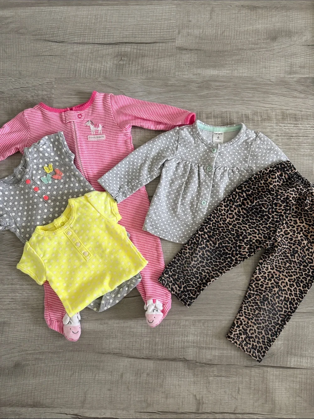 Carters 5 pieces - 6 month girl